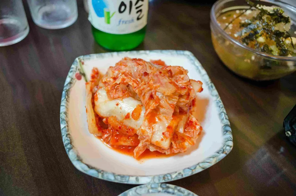 Kimchi — co to? Wszystko co musisz wiedzieć o koreańskim daniu