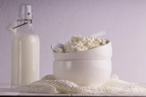 Ile kalorii ma serek wiejski?