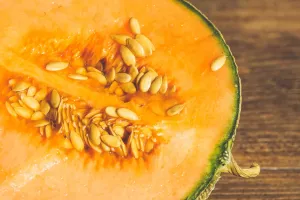 Ile kalorii ma melon? Poznaj soczysty i niskokaloryczny smak lata!