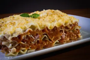 Ile kalorii ma lasagne? Poznaj kulinarne tajemnice tej włoskiej klasyki